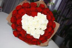 Сердце из роз