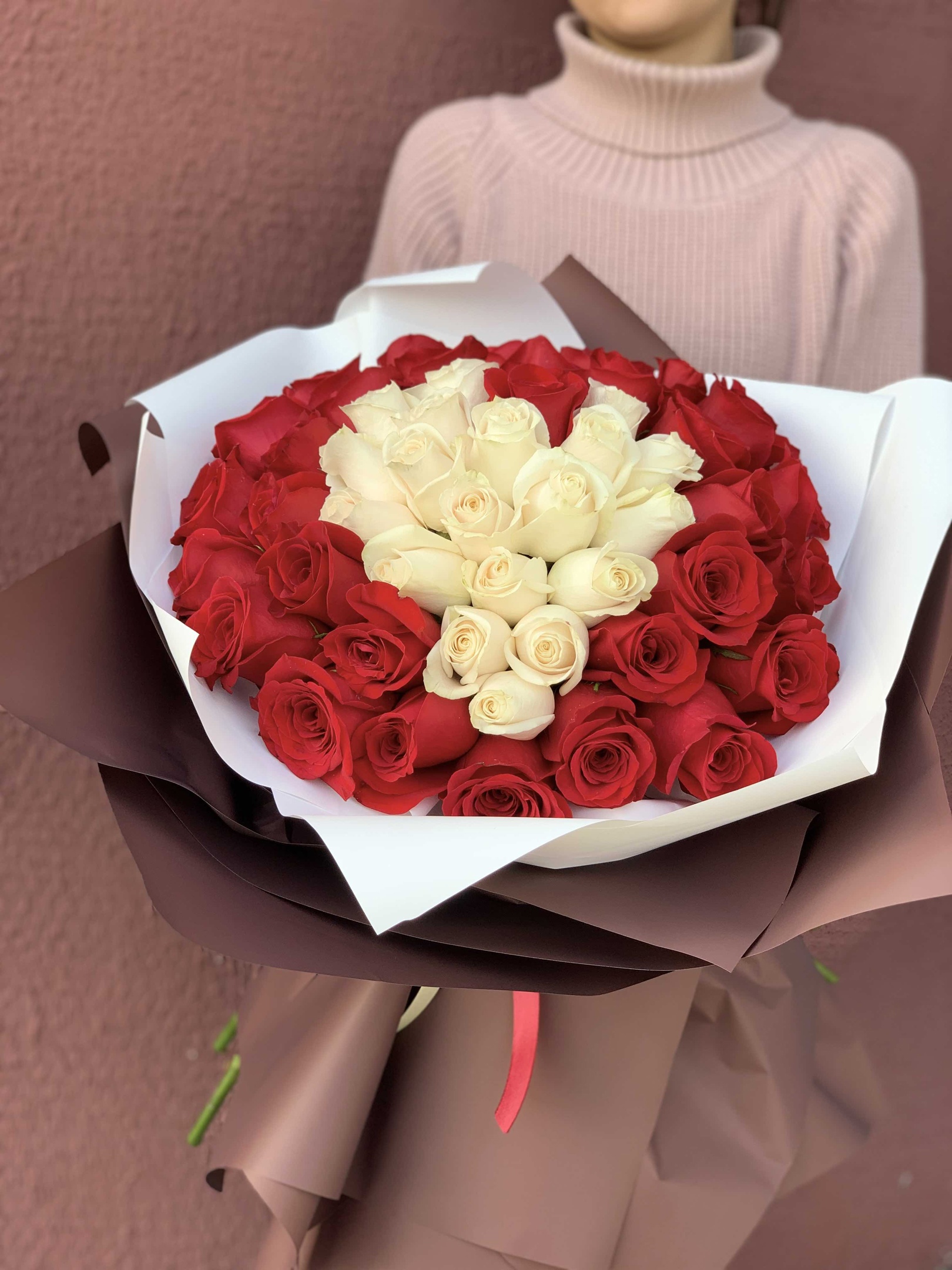 f3LQOgX9U8s сердце из роз