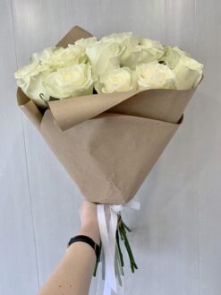 розы в крафт бумаге
