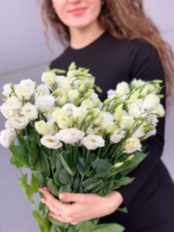 Девушка с цветами