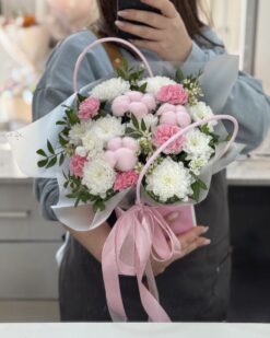 Композиция в сумочке с хризантемами и хлопком в Бресте
