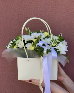 композиция из хризантем и шабо