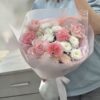 Нежный букет с французскими розами и белыми хризантемами в Бресте