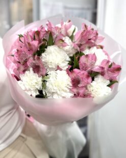 Нежный букет с альстромерией Б216 купить брест