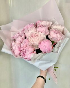 Букет розовых пионов