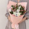 Воздушный букет с альстромерией и белыми хризантемами Б201